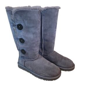 UGG Australia Baily Button Triplet Tall Boots in gray. Size 9 Suede Sheepskin